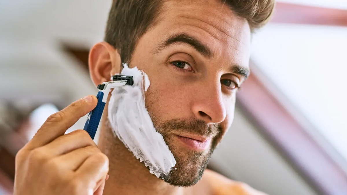 Duştan önce tıraş olanlar dikkat! Bugüne kadar yanlış biliyormuşuz... Bu haberi okuduktan sonra alışkanlıklarınız değişecek