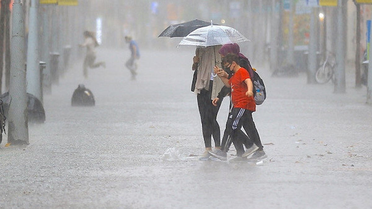 İkisi birden geliyor! Sokağa çıkarken dikkat: Meteoroloji tarih vererek milyonlarca kişiyi uyardı