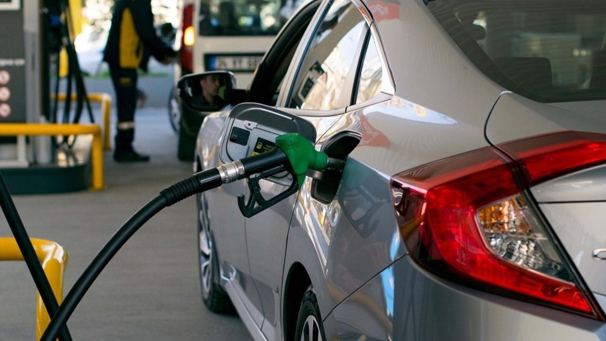 Akaryakıt fiyatlarında dalgalanma sürüyor: Motorine zam geldi