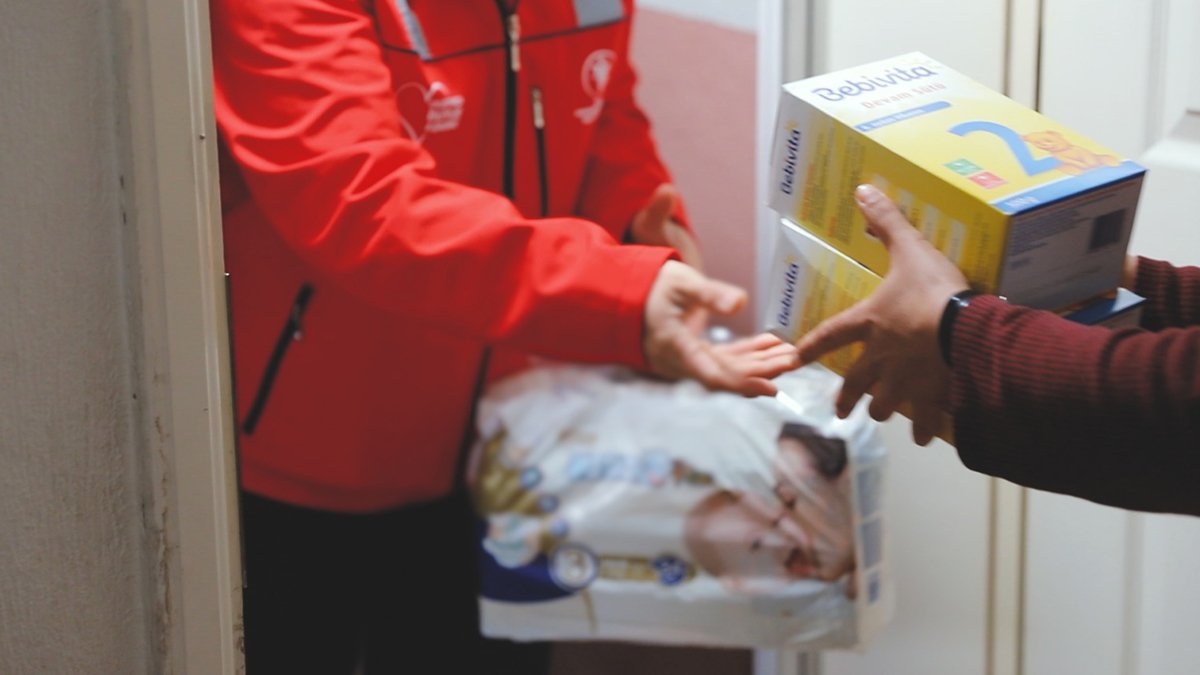 Merkezefendi Belediyesinden bebek bezi ve bebek maması desteği