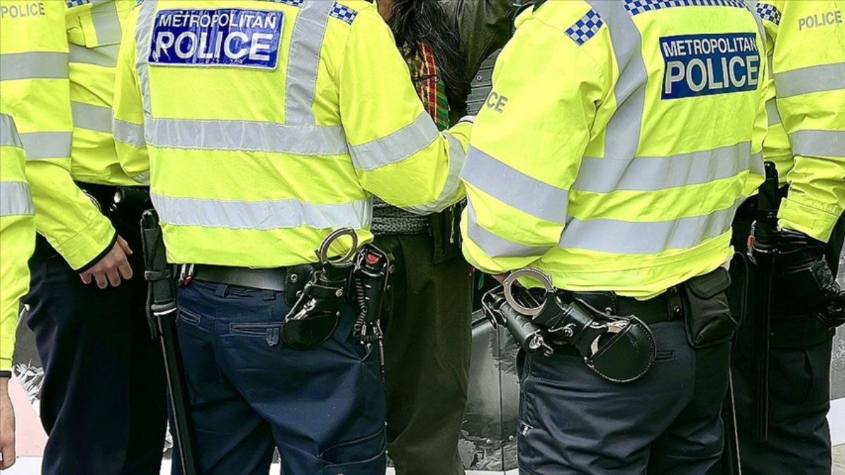 Yeni yayınlanan rapor İngiltere’yi karıştırdı: Londra polisi ırkçı ve kadın düşmanı