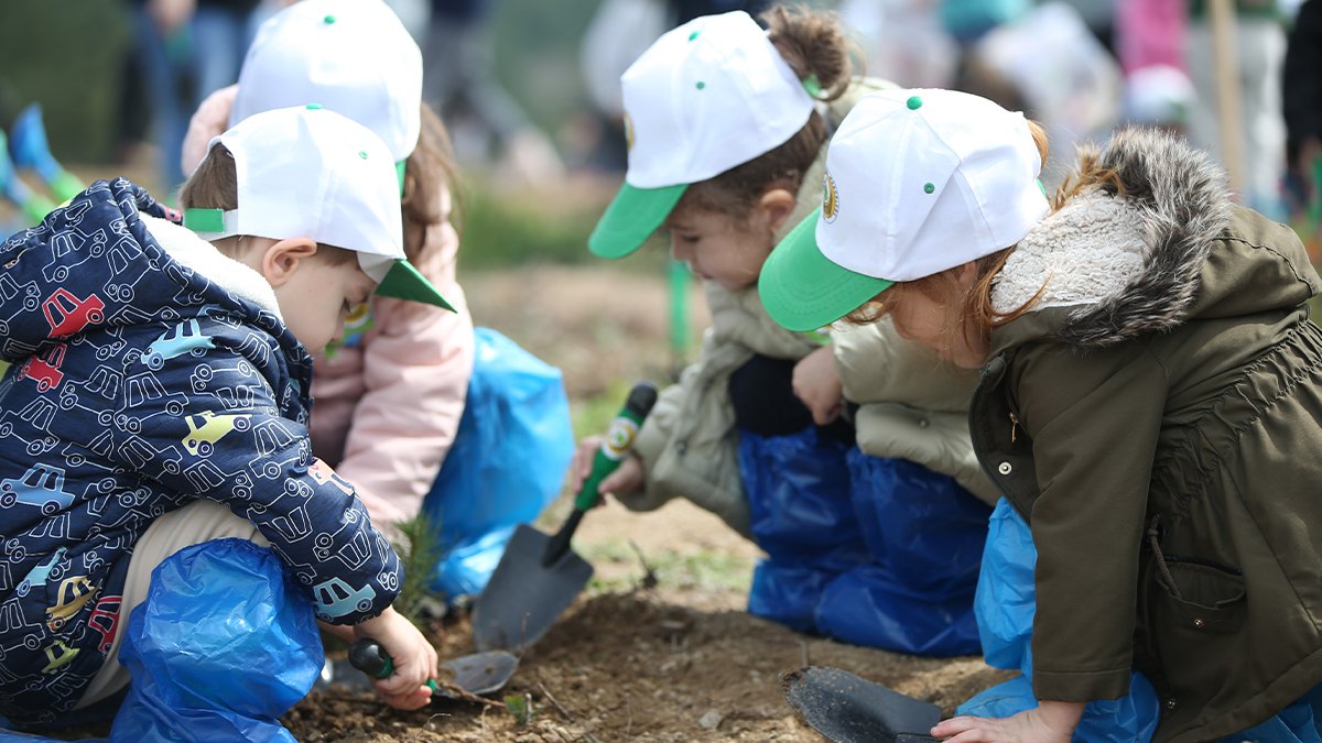Depremde yaşamını kaybedenler için hatıra ormanı