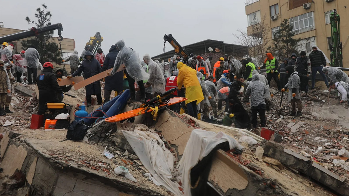 Yaptığı apartman oğlu dahil 34 kişiye mezar olmuştu: Kalitesiz beton, eksik malzeme, kolonda çakıl...