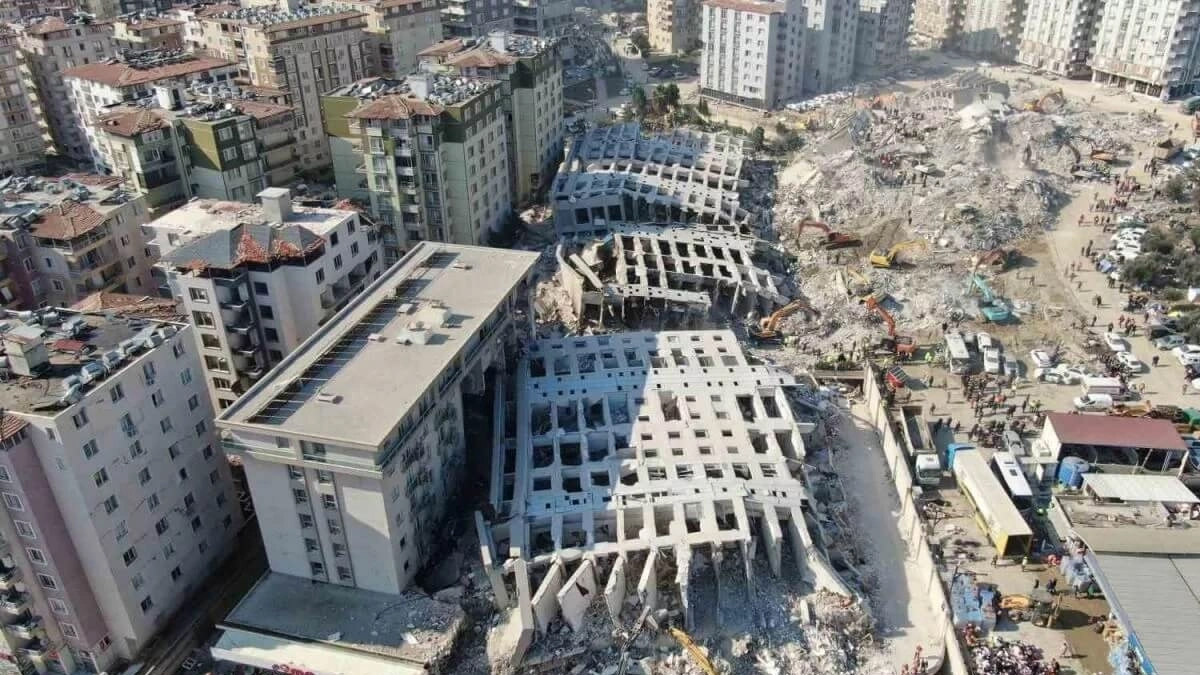 Depremde yerle bir olmuştu! Rönesans'ın yapı denetim sorumlusuna tutuklama