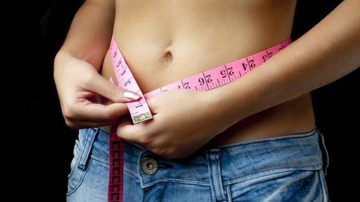 Spor yapmaya vaktim yok diyenler! Egzersiz veya diyet olmadan daha düz bir karın ister misiniz?