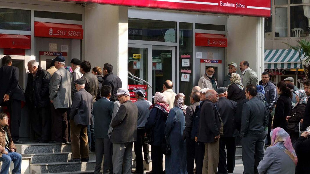 Emekli maaşı ve bayram ikramiyesine zam yolda