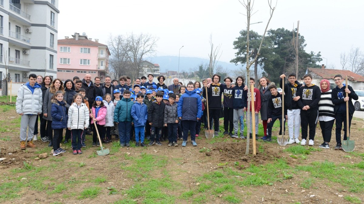 Öğrenciler gelecekleri için fidan dikti