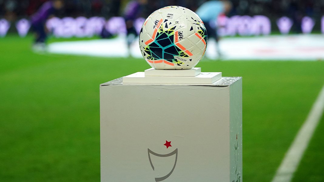 Spor Toto Süper Lig'den dört takım yerine iki takım küme düşecek