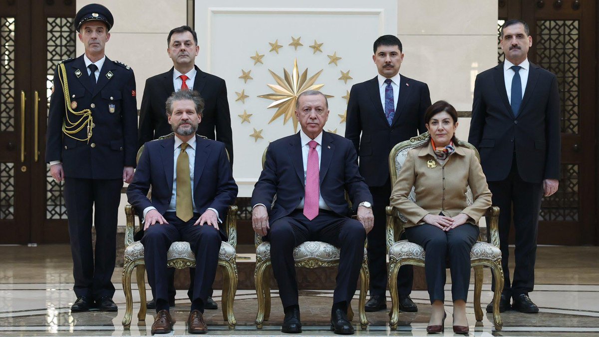 Büyükelçilerden Erdoğan'a güven mektubu