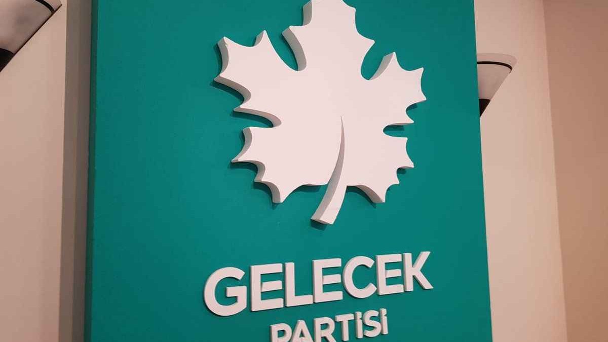 SES Partisi’nden ayrılan 15 kişiye rozetini Davutoğlu taktı