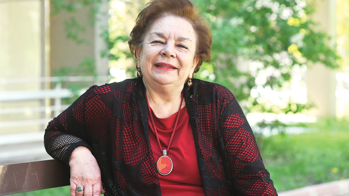 Prof. Dr. Ayşegül Yüksel’den Dünya Tiyatro günü bildirisi: Acılarımızı yüreğimize gömüp yaralarımızı tiyatro ile saralım