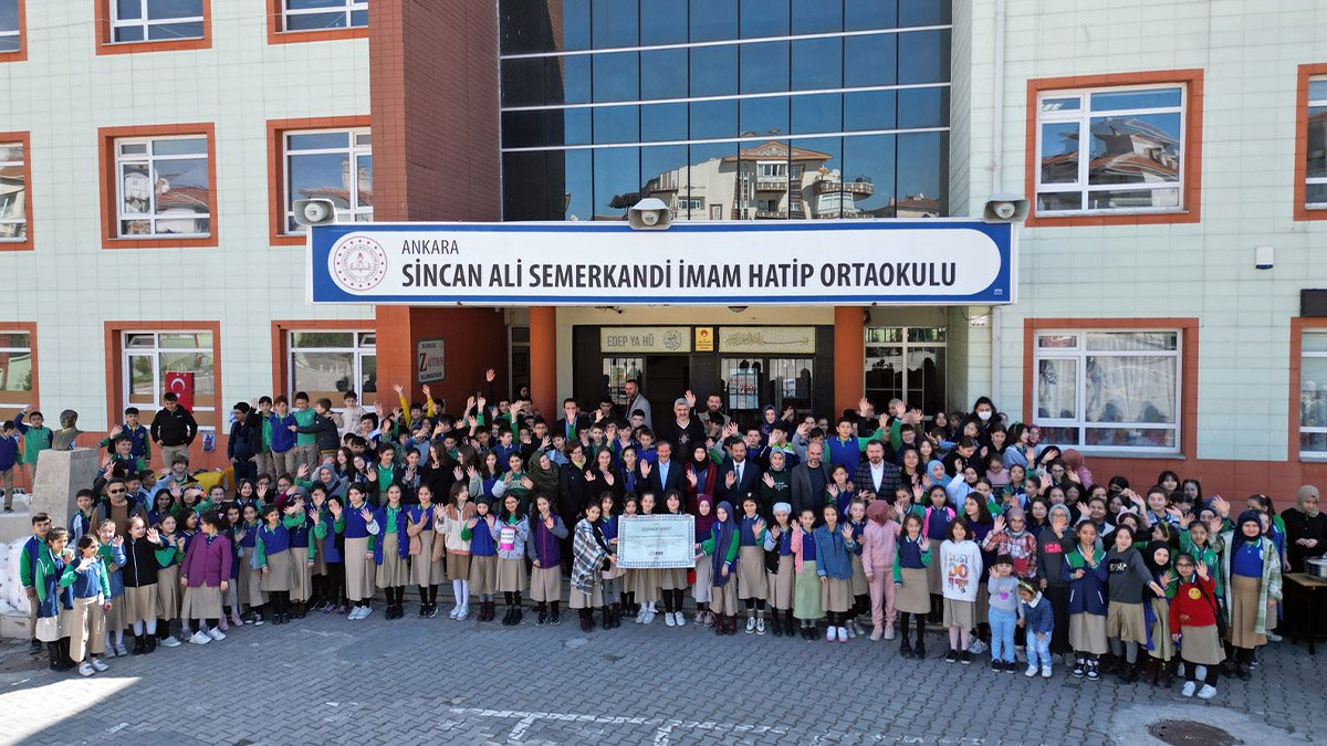 Gönüllü öğrenciler 150 yetime destek veriyor