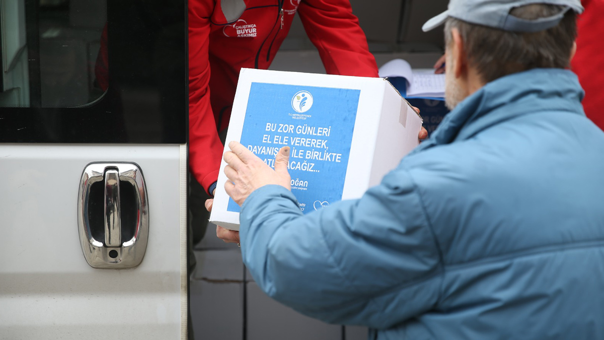 Merkezefendi Belediyesi gıda kolisi desteğini sürdürüyor