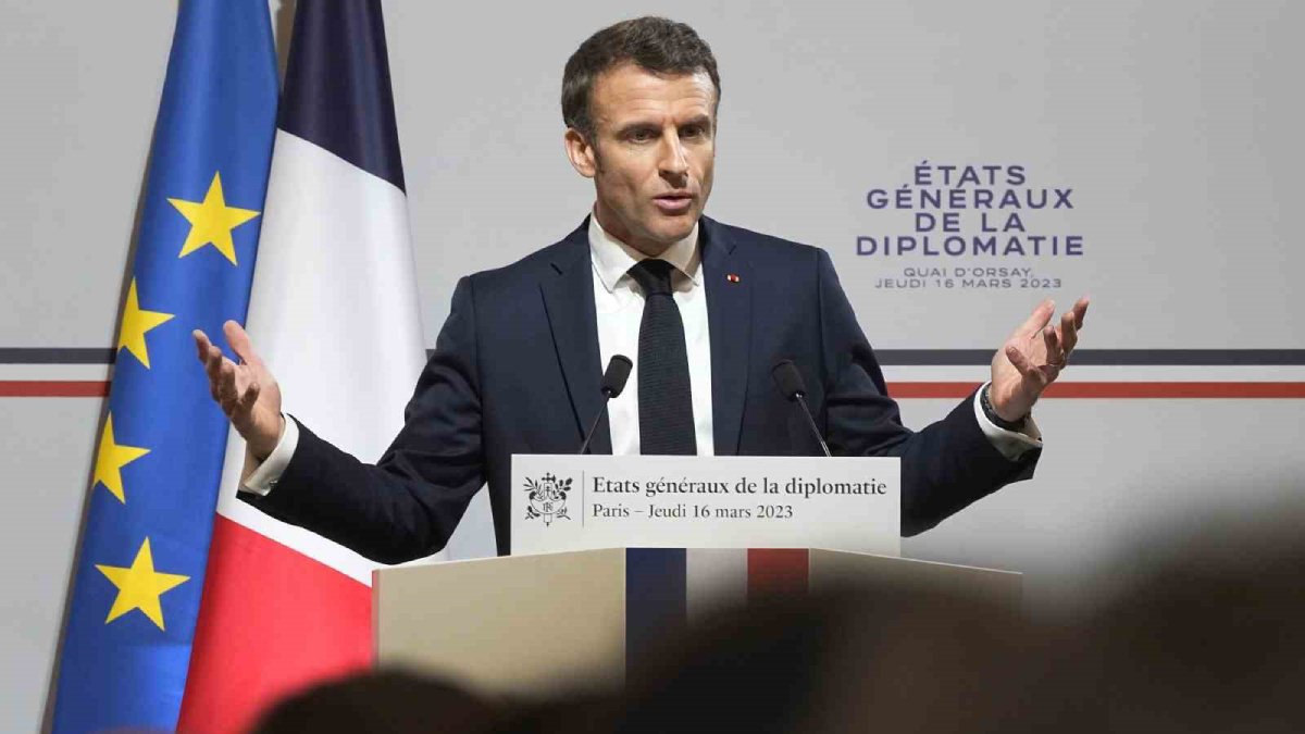 Tartışmalı emeklilik reformunun yasalaşmasına ramak kala: Macron ‘halk için halka rağmen’ diyor