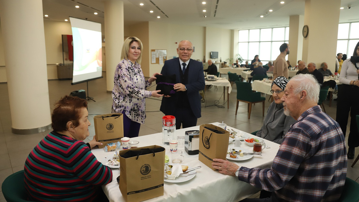 Kartal Belediyesi Yaşlılara Saygı Haftası’nda huzurevi sakinlerini unutmadı