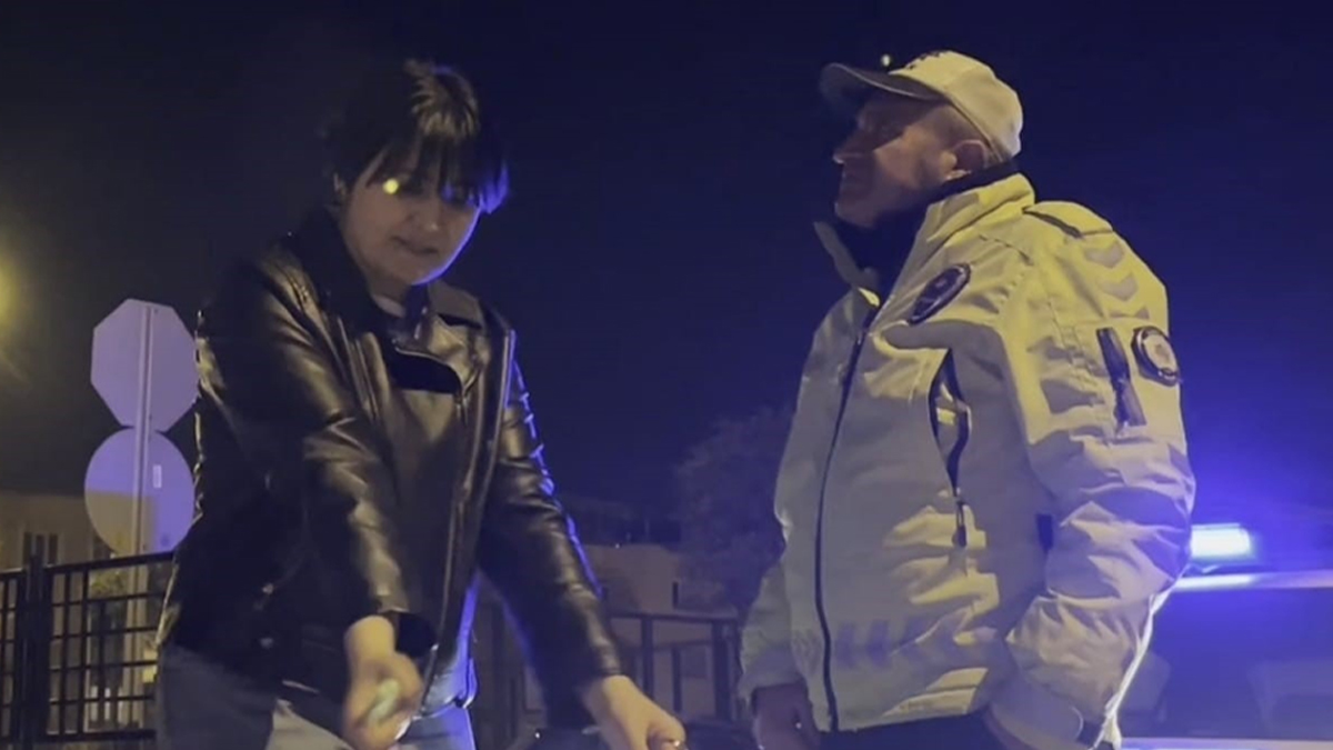 'Arka Sokaklar' hayranı genç trafik denetimde zor anlar yaşattı: Mesut komiserimi istiyorum