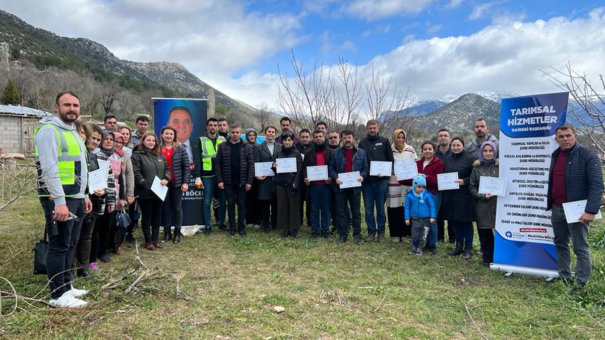 Akseki ve Demre’de budama ve aşılama eğitimi verildi