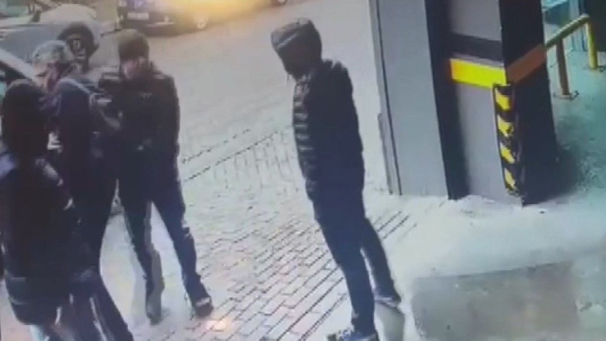 Yanlış kişiyi alıkoyduklarını fark edip özür dilediler: İstanbul'un göbeğinde kaçırma suçu