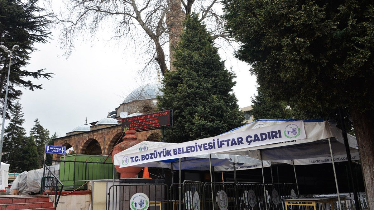 Bozüyük Belediyesi iftar çadırı iftarlar için hazır