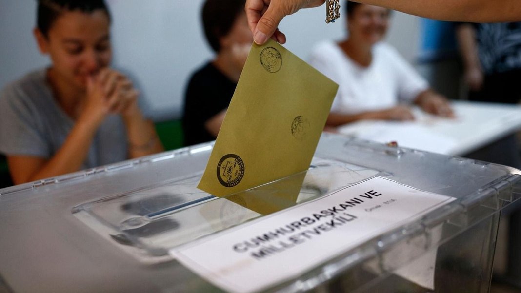 Seçim pusulaları ihaleye açıldı