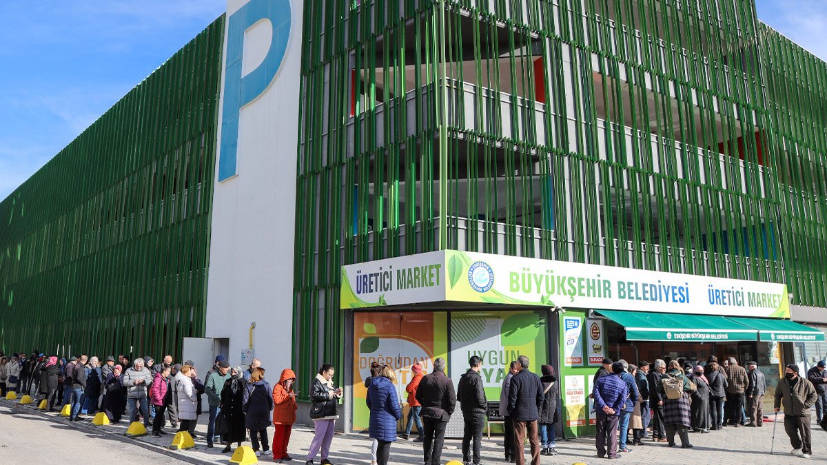 Üretici marketlerde yerel tohum kuyruğu