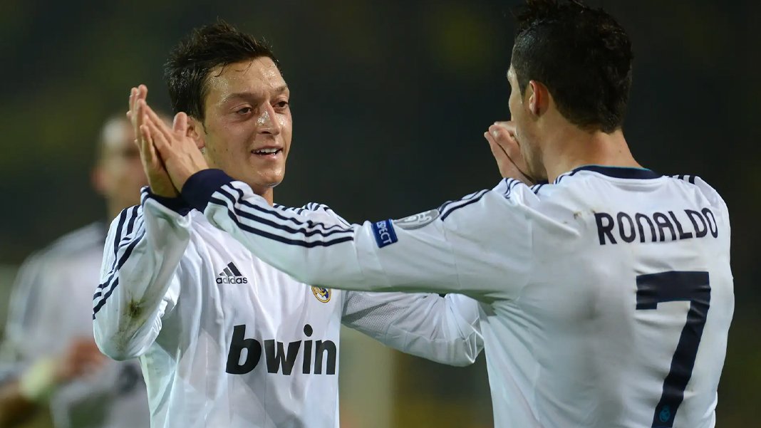 Futbolu bırakan Mesut Özil ilk kez konuştu