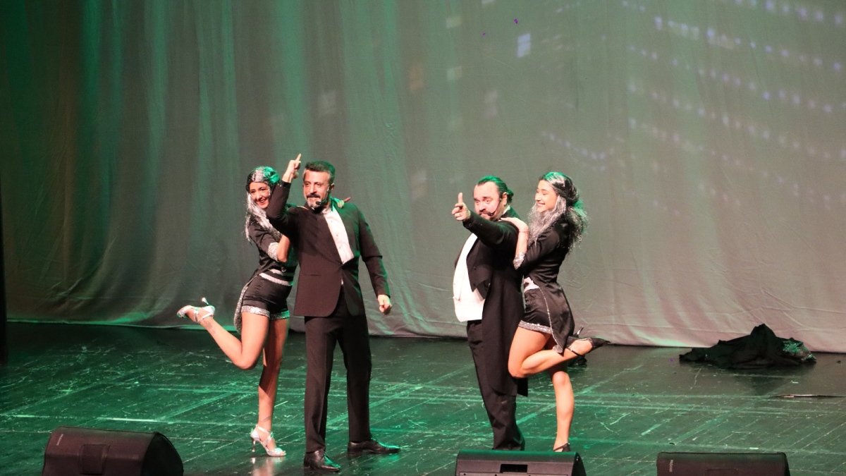 İzleyiciler müzikal düeollo jürisi oldu