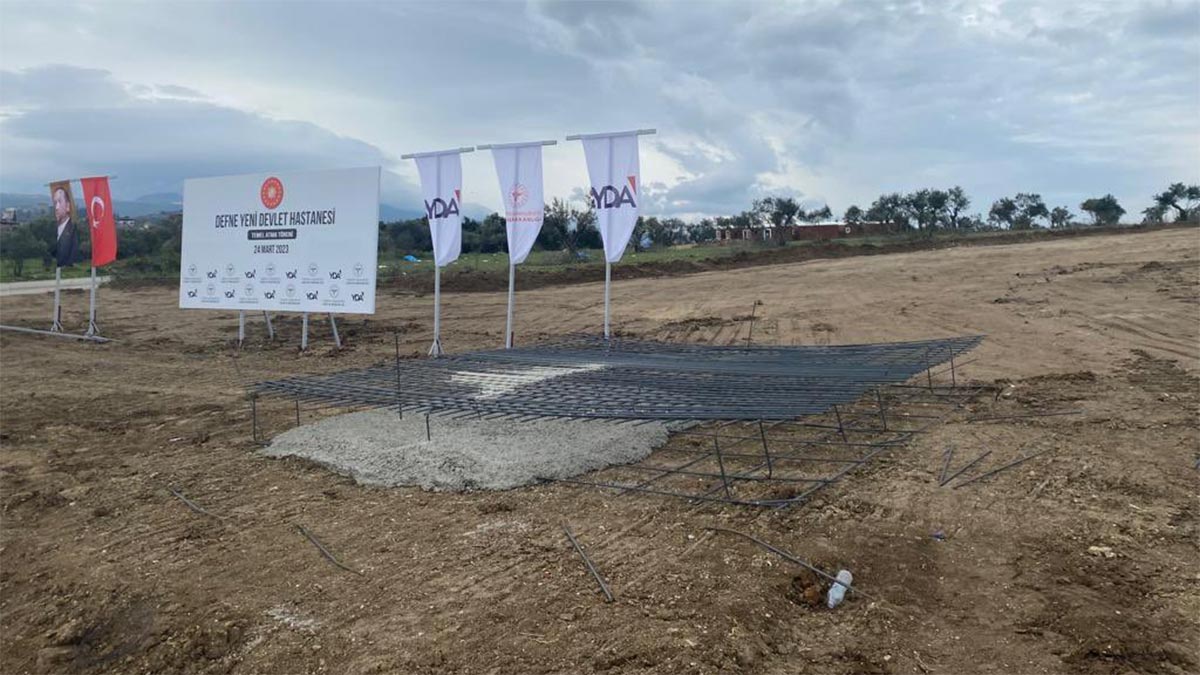 Erdoğan’ın deprem bölgesinde attığı hastane temeli gündem oldu: 'Artık göz boyamayı bile beceremiyorlar'