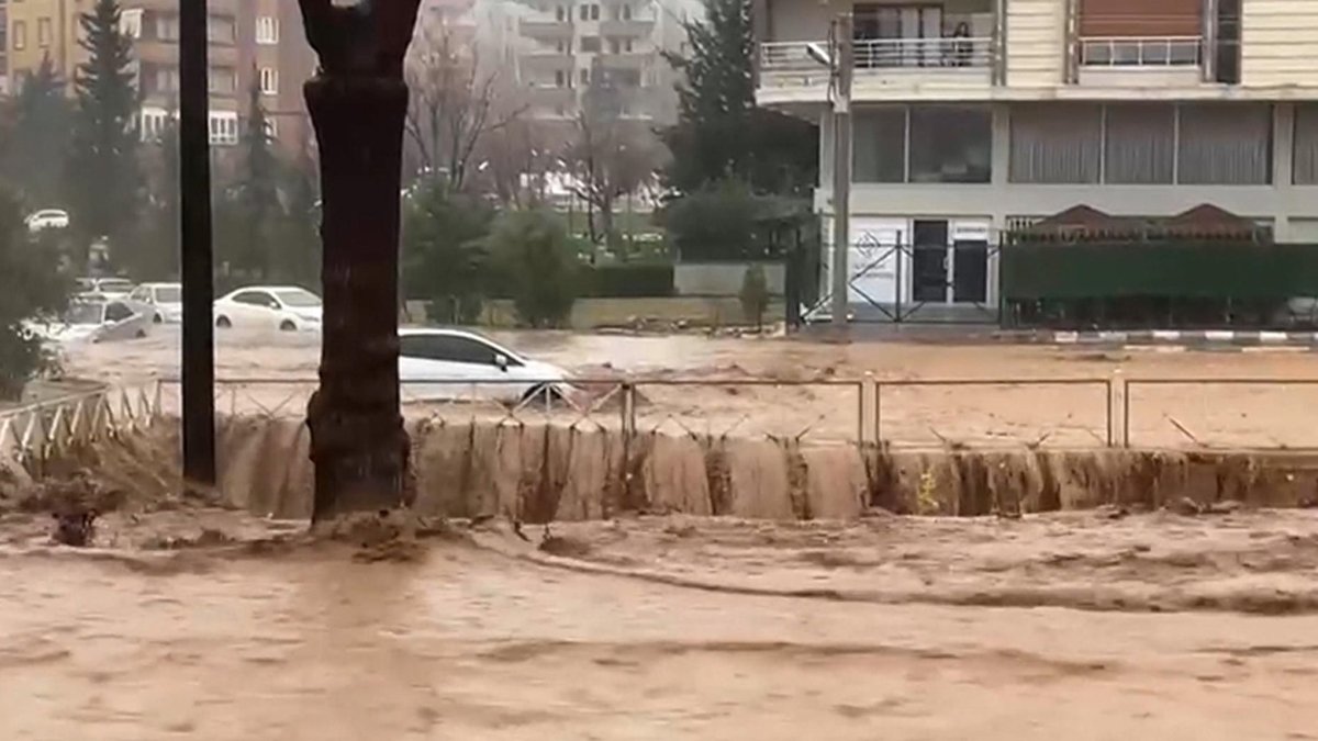 Deprem bölgesi için yeni alarm! Çok kuvvetli sağanak geliyor