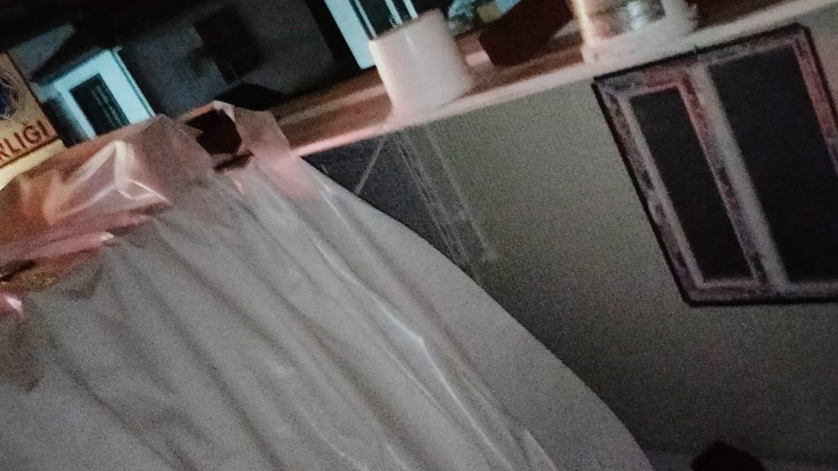 'Bina yıkılıyor sandık' Malatya'da sağanak sonrası konteynerin tavanı çöktü