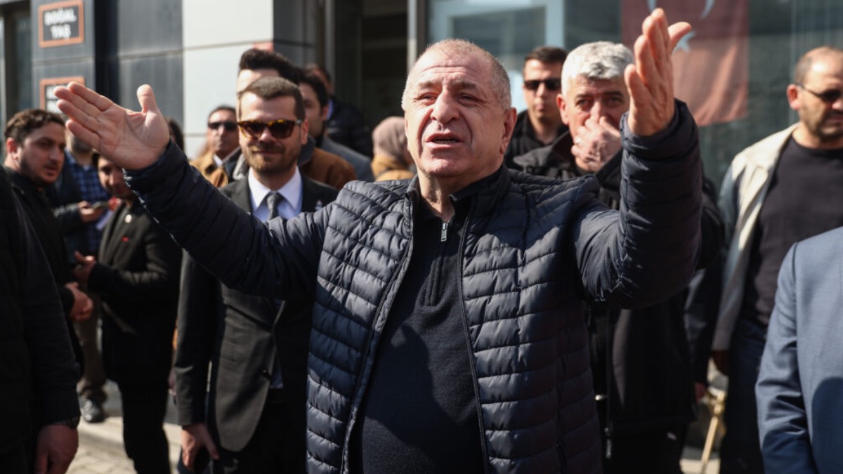 Ümit Özdağ polislerden de destek istedi