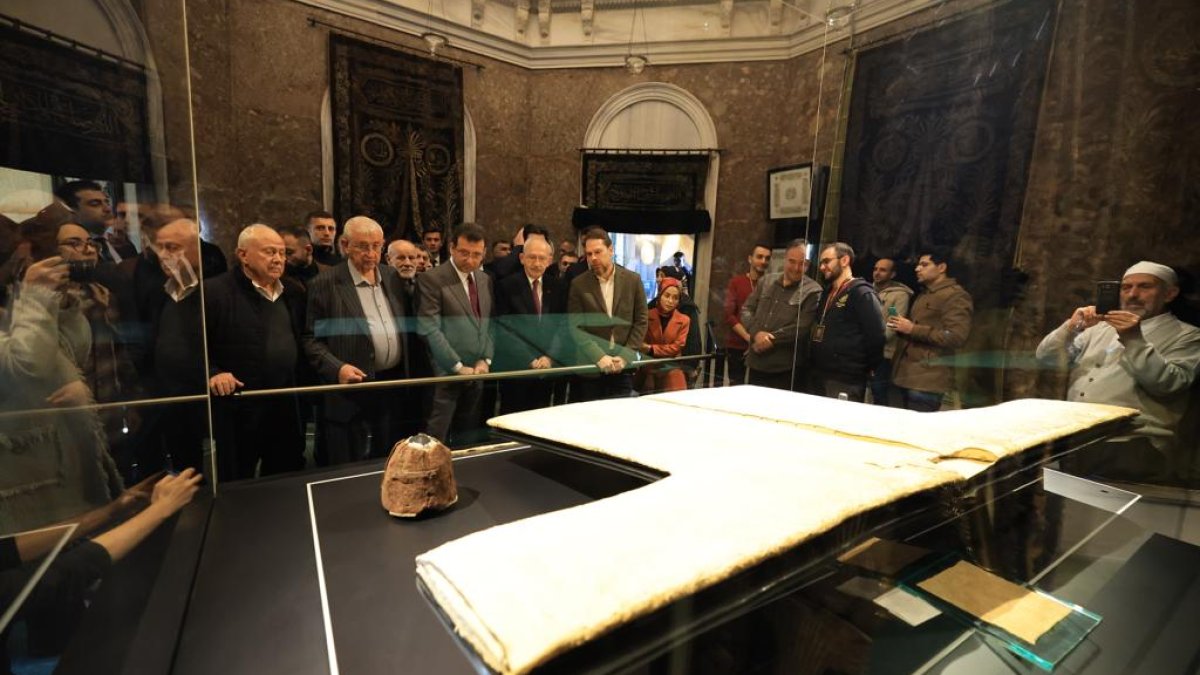 Kılıçdaroğlu ve İmamoğlu Hırka-i Şerif'i ziyaret etti