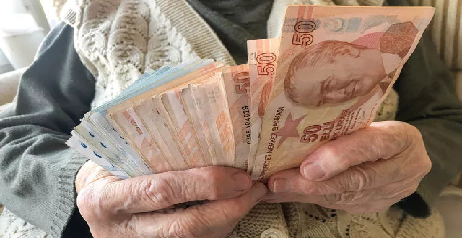 Emekli ikramiyesinde bir yenilik daha! Bu kez EYT'lilere duyuruldu: İşte 2023'ten peş peşe müjdeler