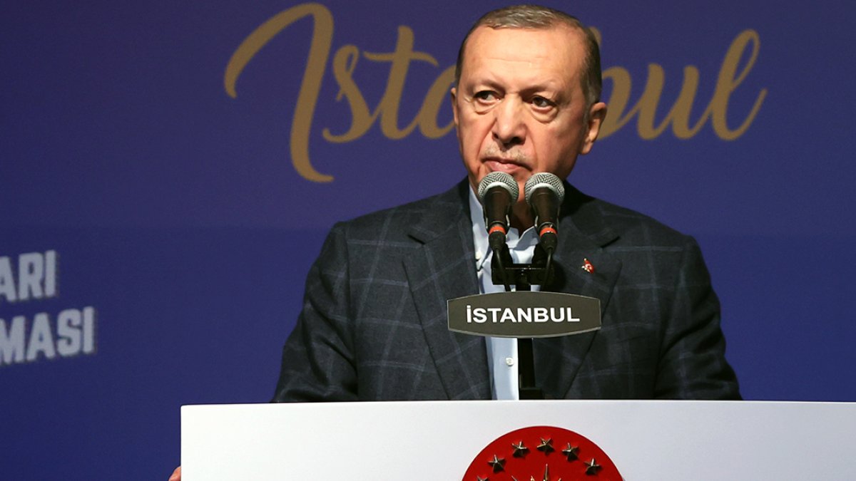 Erdoğan: Deprem bölgesinde 1 yılda 650 bin konut inşa edeceğiz