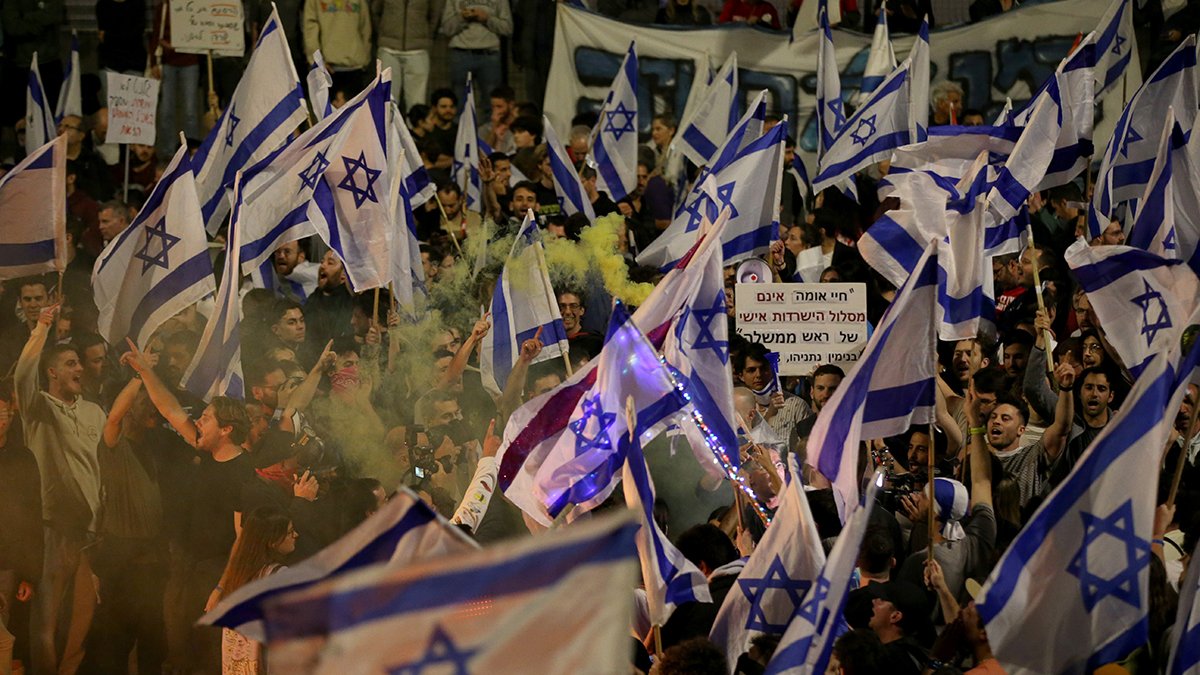 İsrail’deki 'yargı reformu' krizi binlerce İsrailliyi sokaklara döktü: İsrail Savunma Bakanı görevden alındı