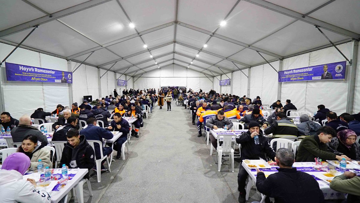Kartallı vatandaşlar iftarlarını ‘Kardeşlik Sofrası’nda açtı