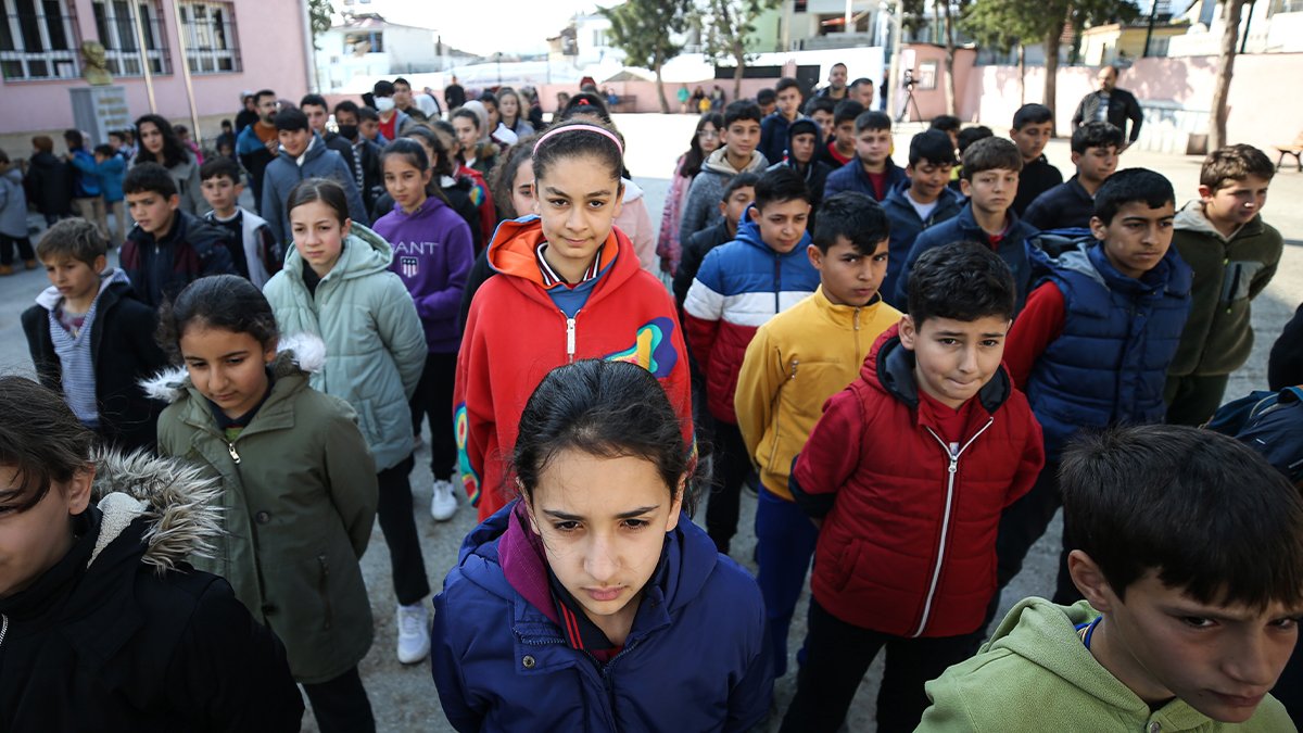 Depremin vurduğu 4 ilde ders zili çaldı: 49 günlük ara sona erdi