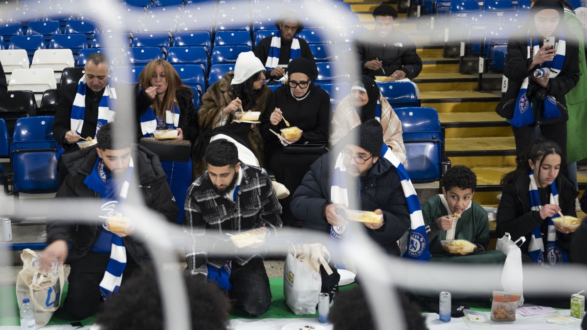 Chelsea stadında iftar verdi