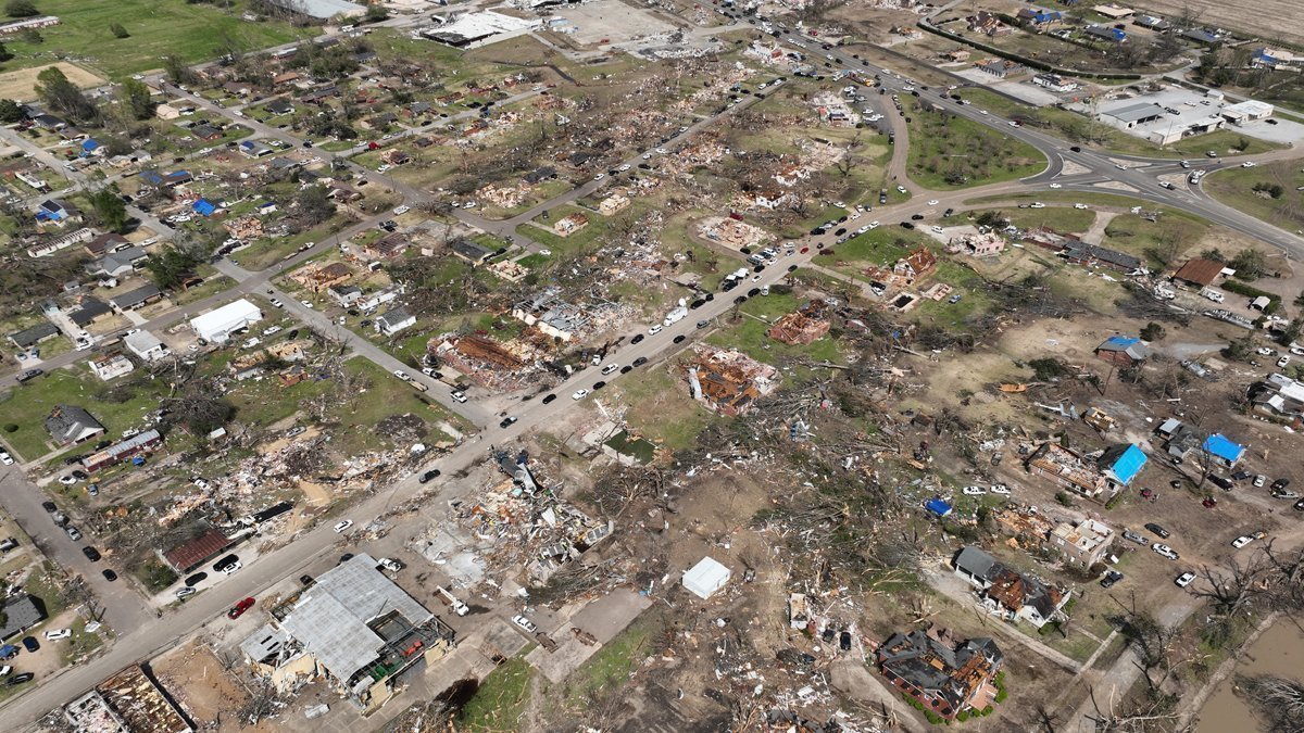 Son 50 yılın en büyük hortumu yıktı geçti! Biden 'OHAL' dedi