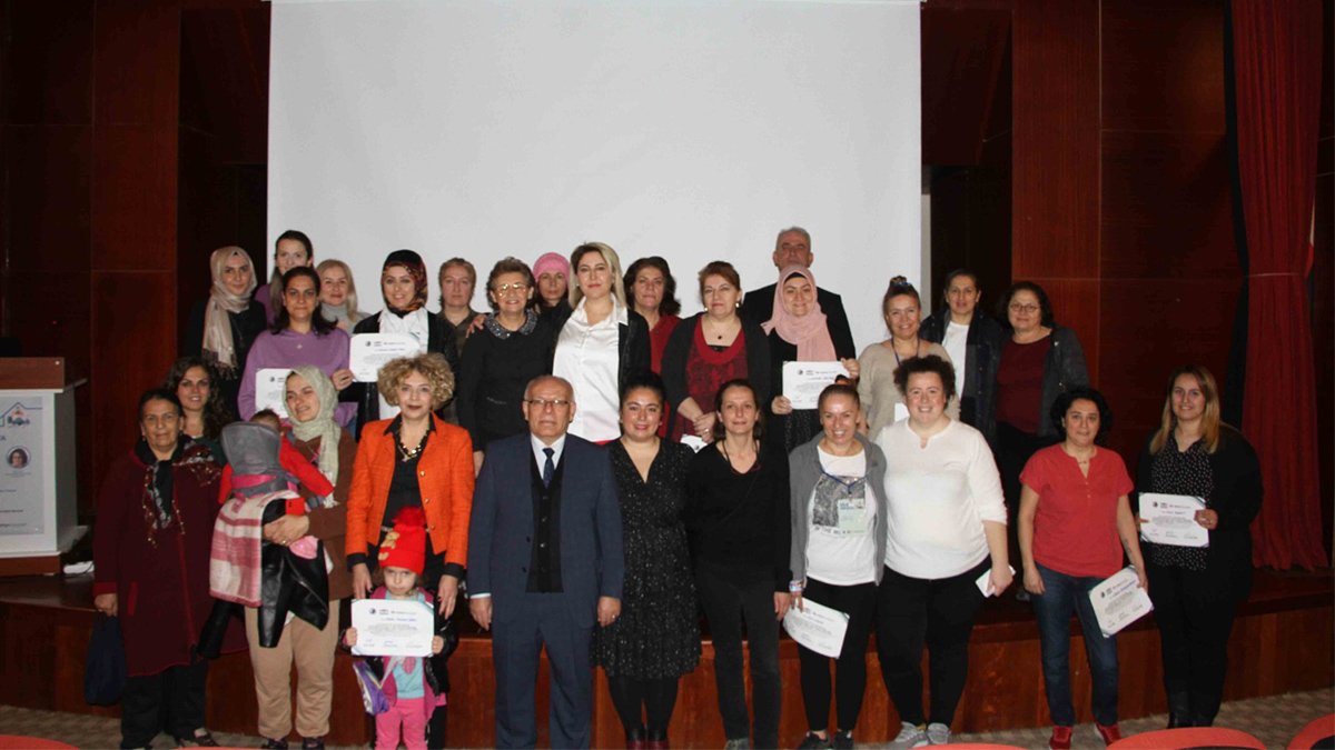 Aile Okulu katılımcıları sertifikalarını aldı