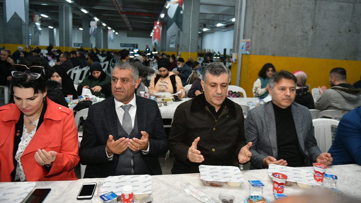 Başkan Bozkurt orucunu vatandaşlarla birlikte açtı