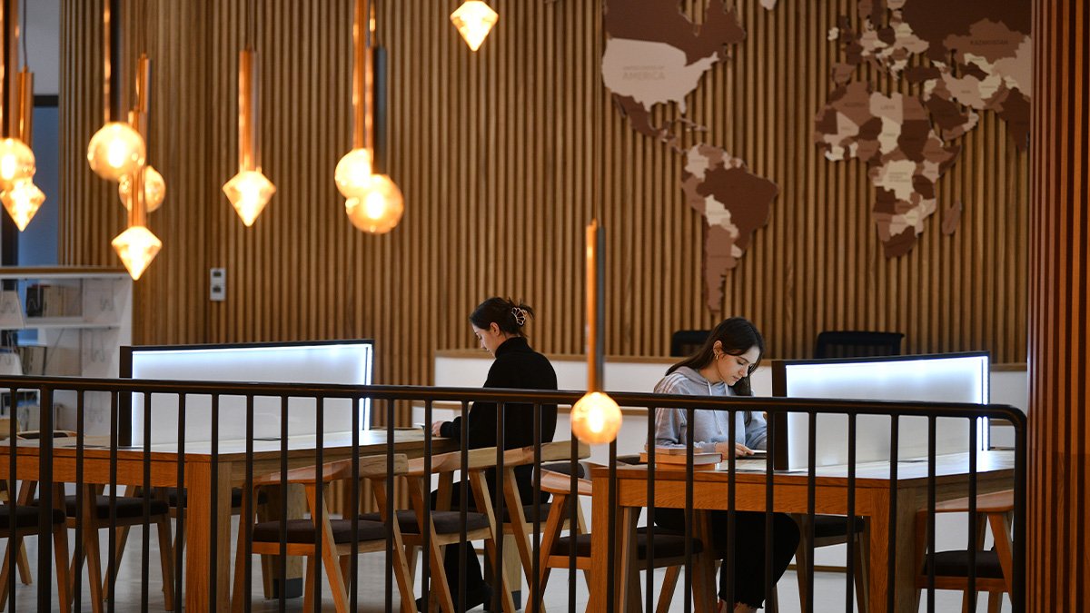 Türkiye'nin en yüksek vatandaş kapasiteli kütüphanesi açılış için gün sayıyor