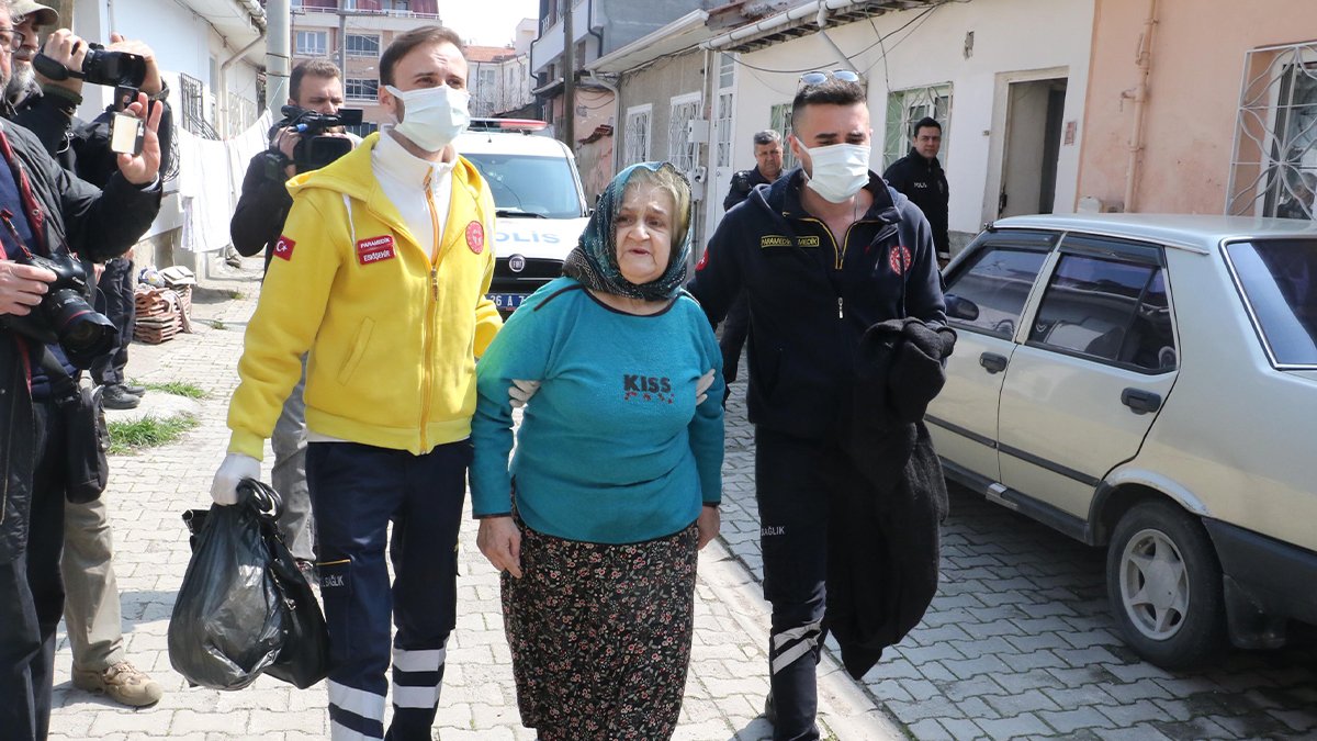 Komşuları hayatından endişe ediyordu: Yaşlı kadının bulunduğu yer şoke etti