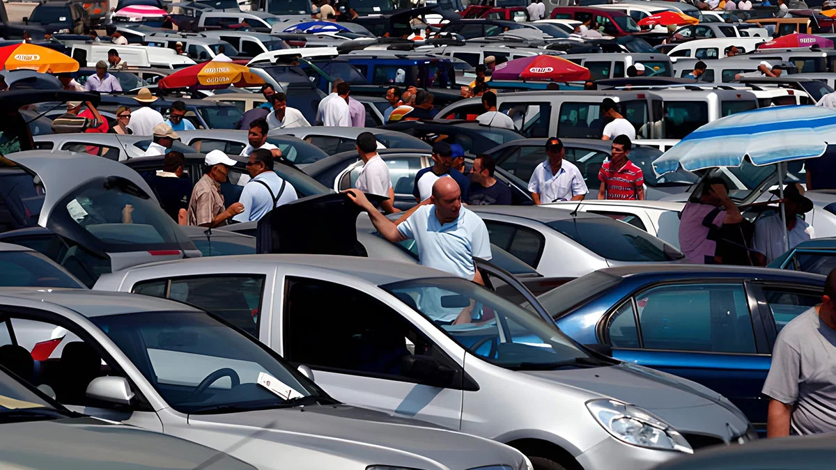 İkinci el otomobil piyasası hareketlendi! Fiyatları adım adım yükseliyor, araba pazarları kaynadı!