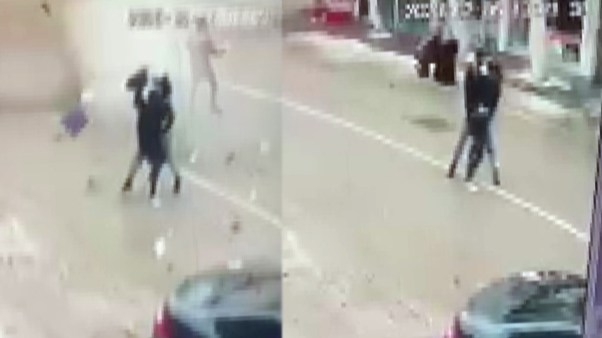 Yolun ortasında ayakta durmak için birbirlerine sarıldılar: Felaketin yeni görüntüsü Elbistan'dan