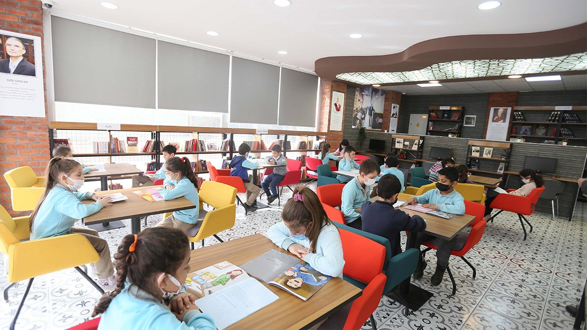 Efeler 11'nci Kitap Kafesine kavuşuyor