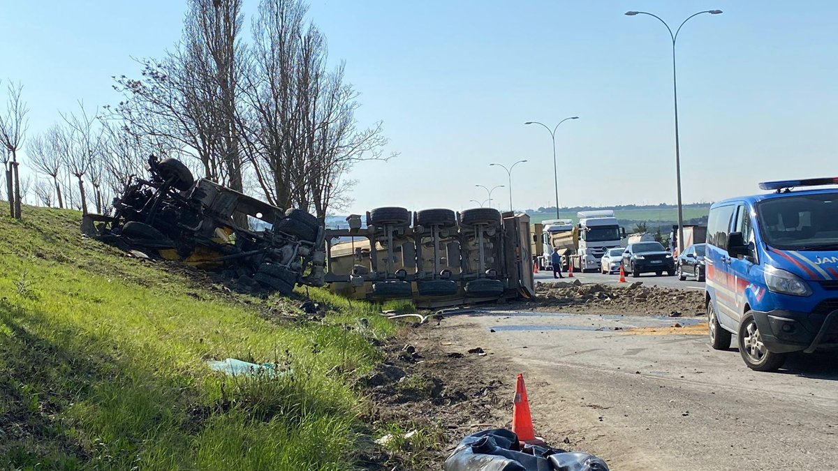 TEM'de hafriyat kamyonu dehşeti: Ölü ve yaralılar var