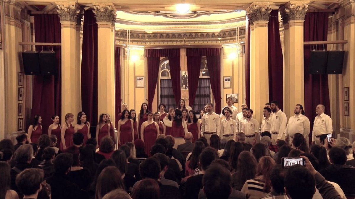 Koro İstanbul bu kez depremzede çocuklar için söyledi