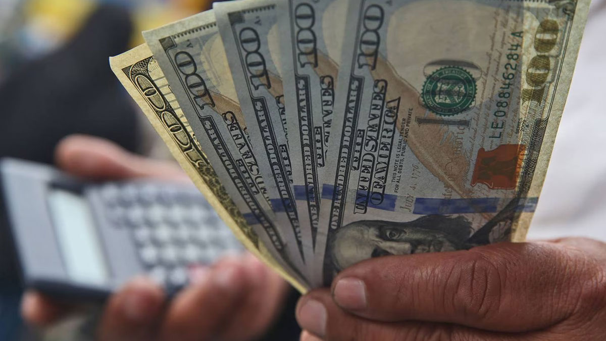 Lira, dolar karşısında tarihi düşüşünü yaşadı! Ekonomik kriz o ülkeyi vurdu, halk sokaklara indi