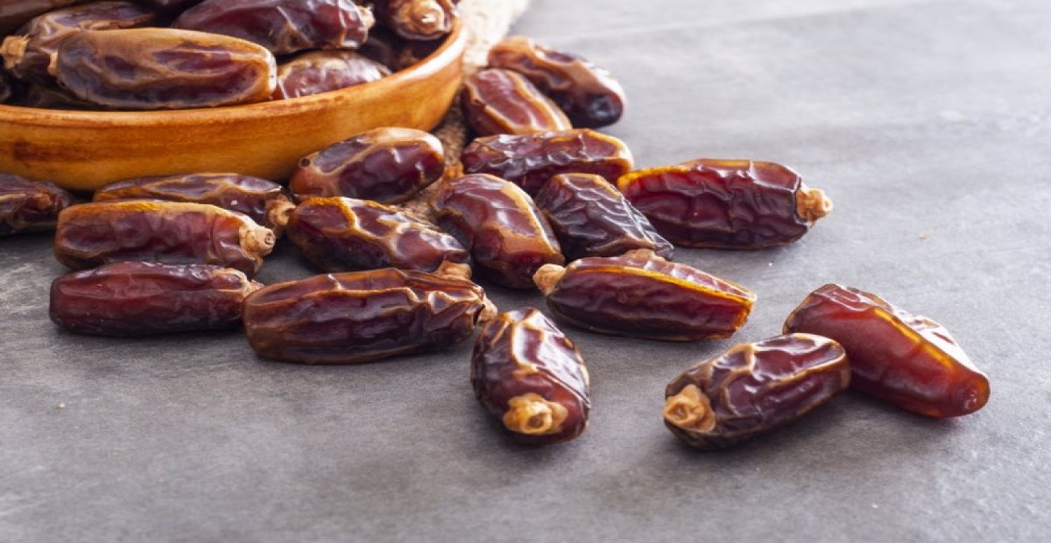 Ramazan'ın vazgeçilmezi hurmanın çekirdeğini sakın çöpe atmayın! Öyle bir hastalığı ilacıymış ki: Masadaki tüm hurmaları toplayacaksınız